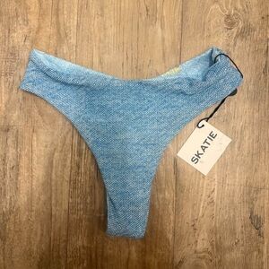 Skatie Bikini Bottom